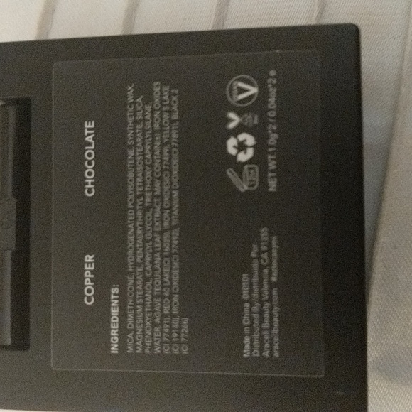 NWT Araceli Eyeshadow - Picture 3 of 3